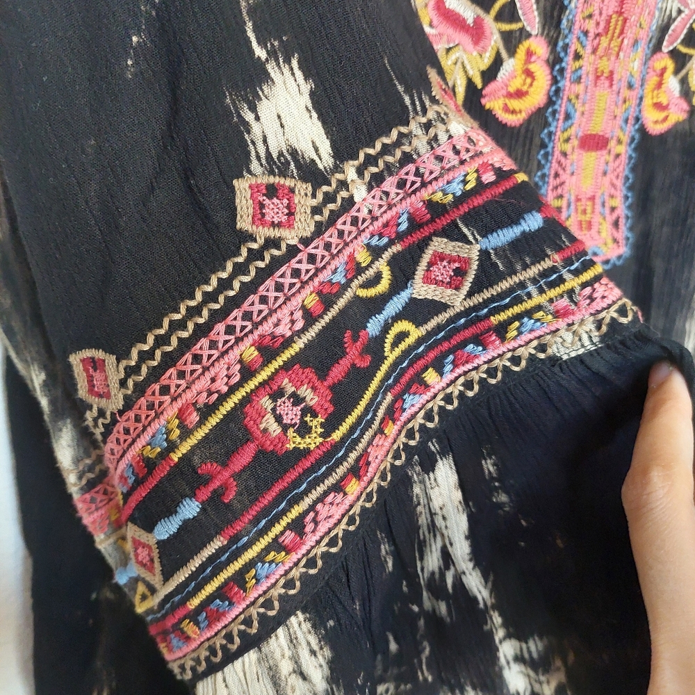 Calessa Floral Embroidered Bleached Tie DyeTop Size 1X - Picture 3 of 9